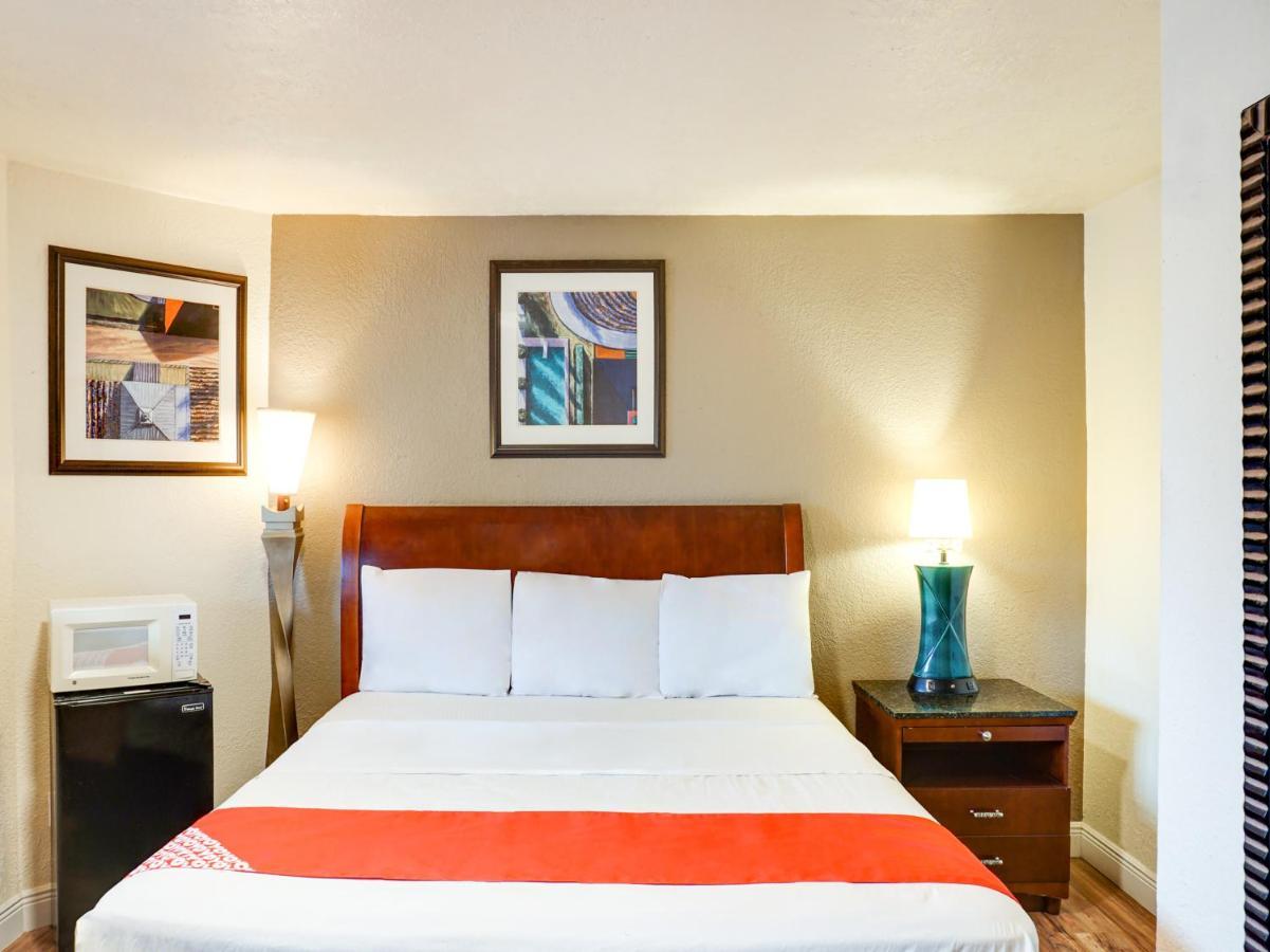 Oyo Hotel Austin Street Giddings Exterior foto