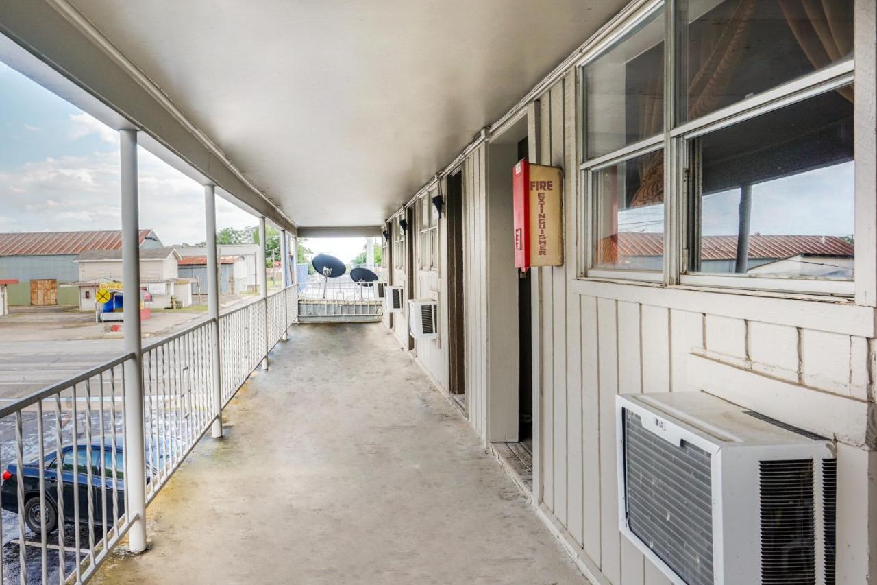 Oyo Hotel Austin Street Giddings Exterior foto
