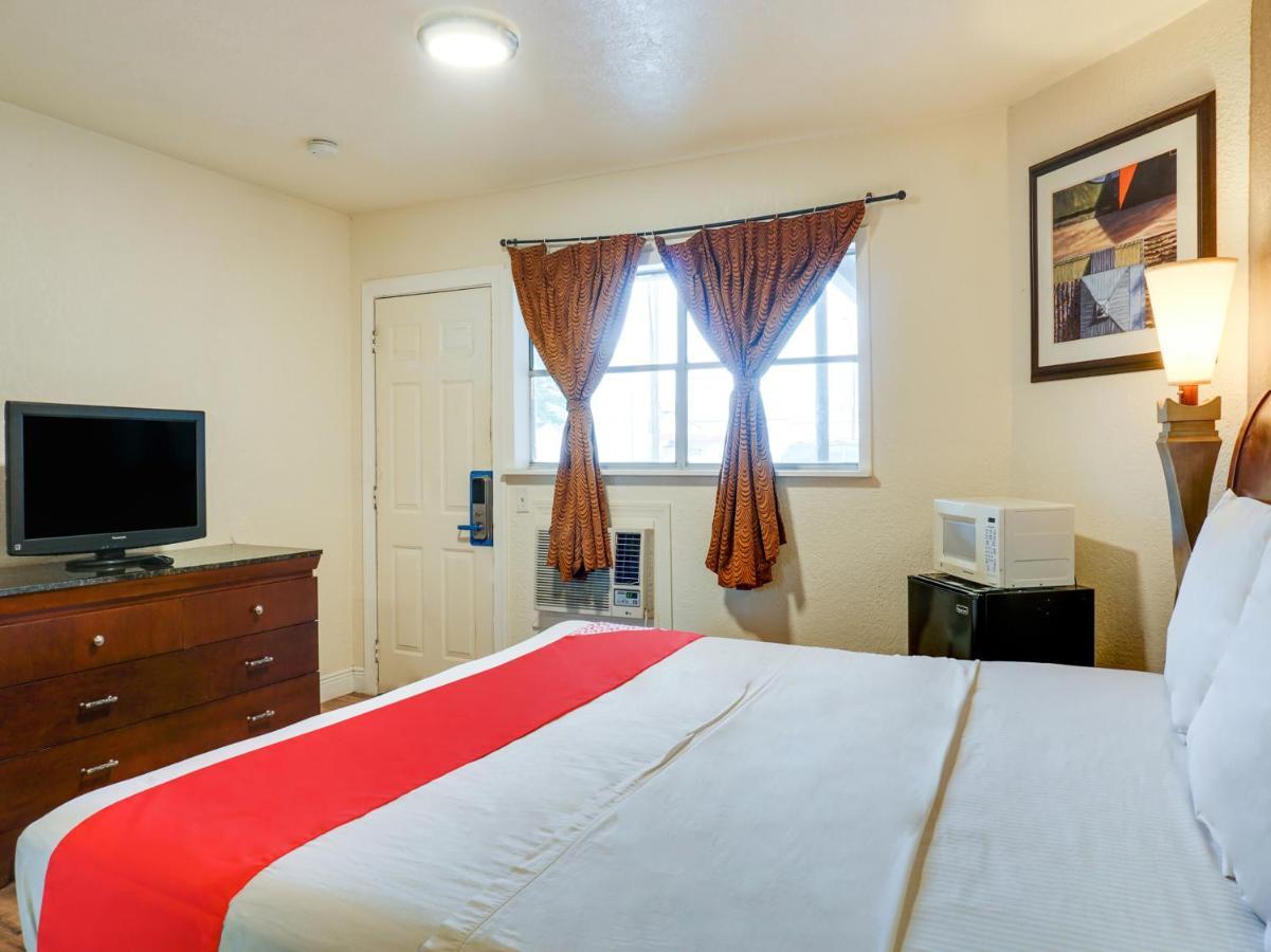 Oyo Hotel Austin Street Giddings Exterior foto