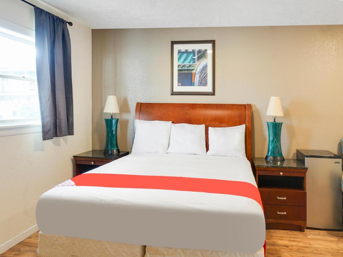 Oyo Hotel Austin Street Giddings Exterior foto