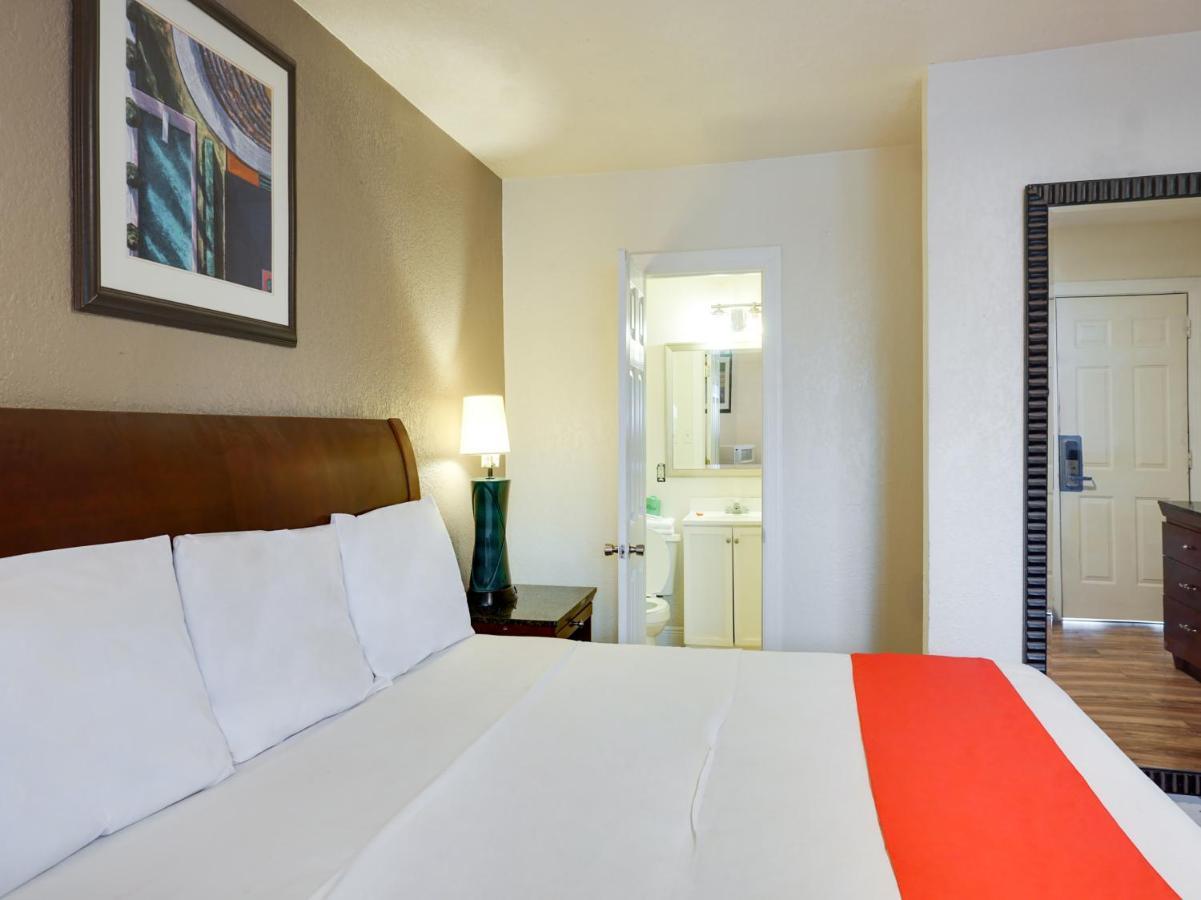 Oyo Hotel Austin Street Giddings Exterior foto
