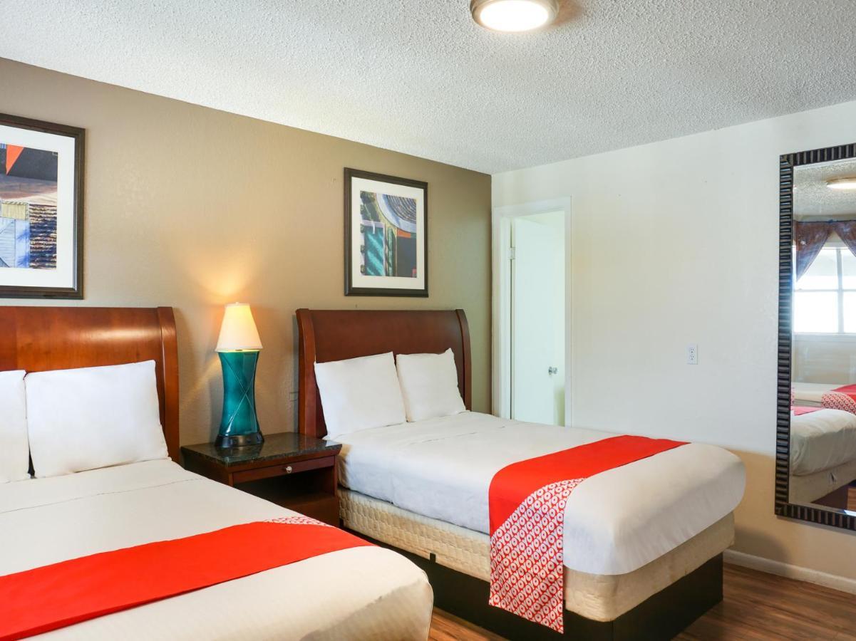 Oyo Hotel Austin Street Giddings Exterior foto