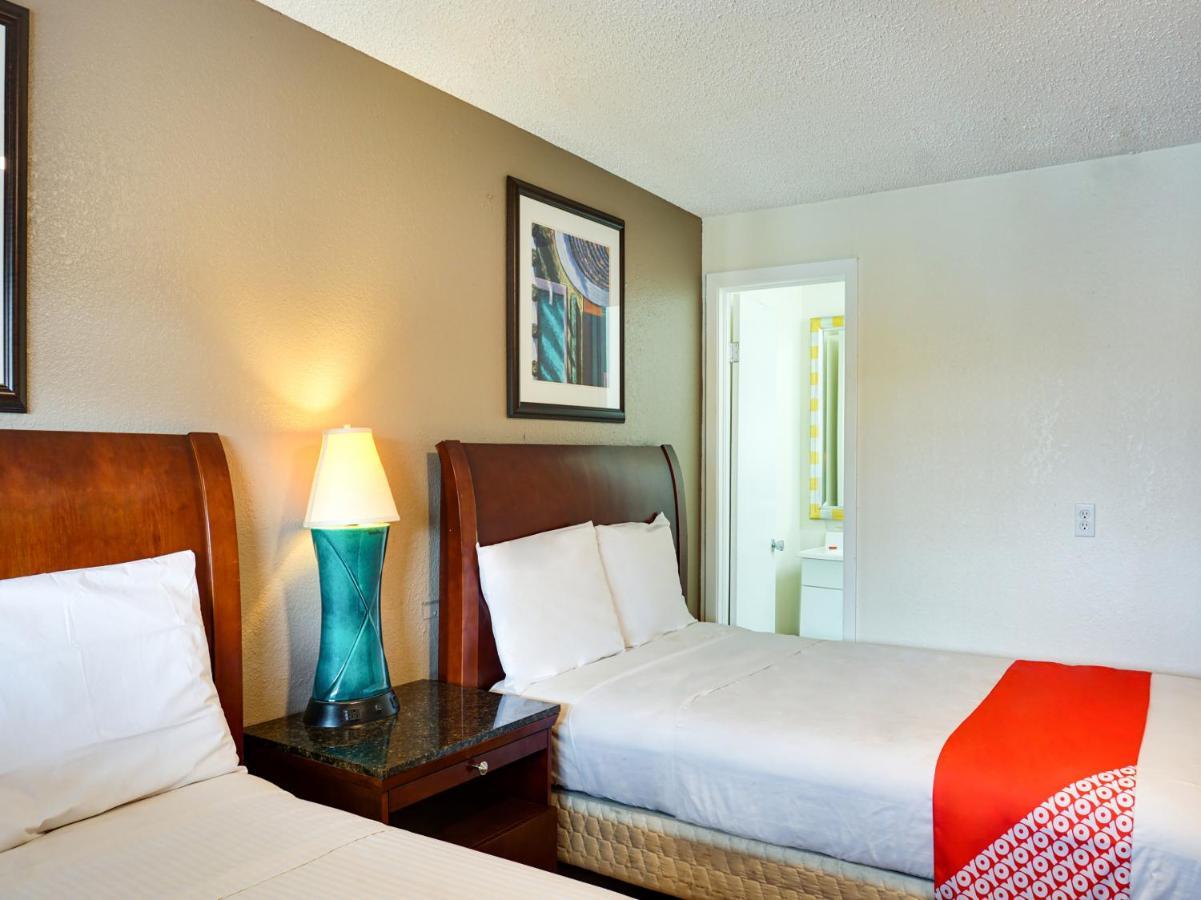 Oyo Hotel Austin Street Giddings Exterior foto